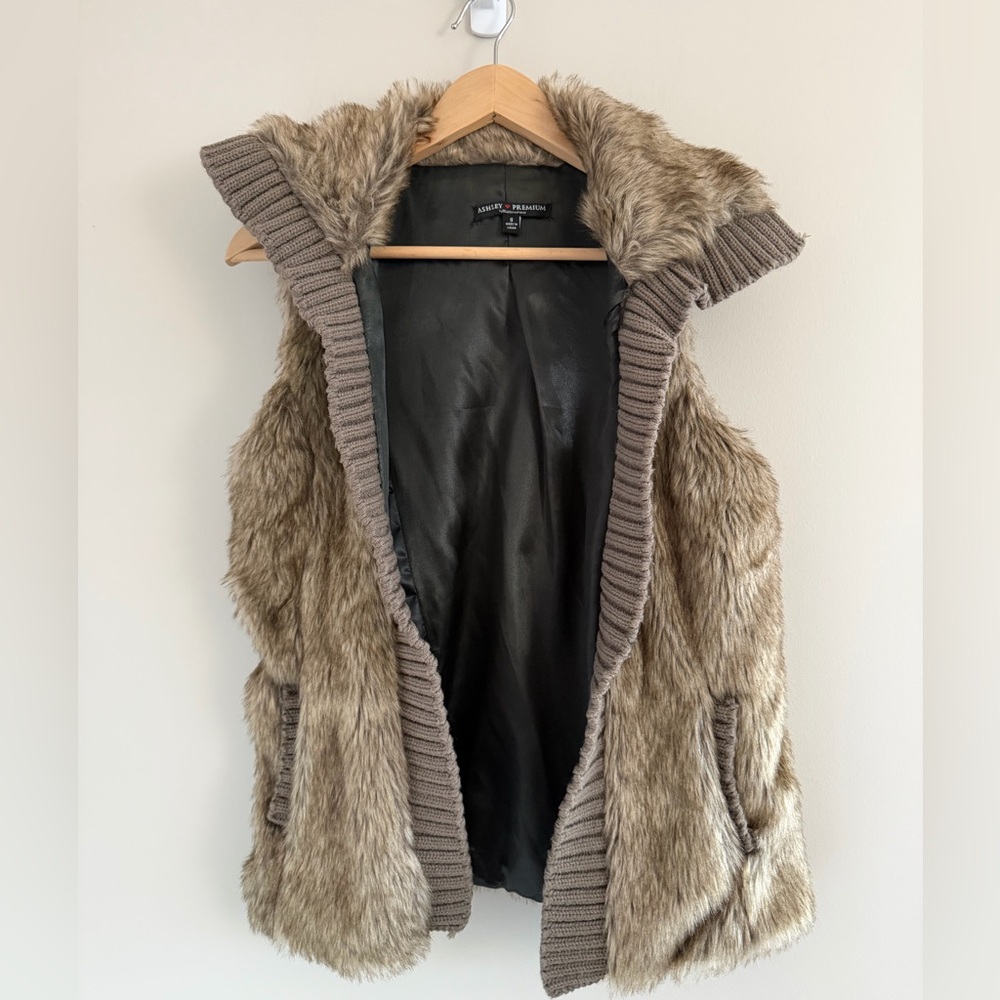 Ashley Premium Women’s Small Neutral Faux Fur Vest Rustic Chic‎ Layering Jacket